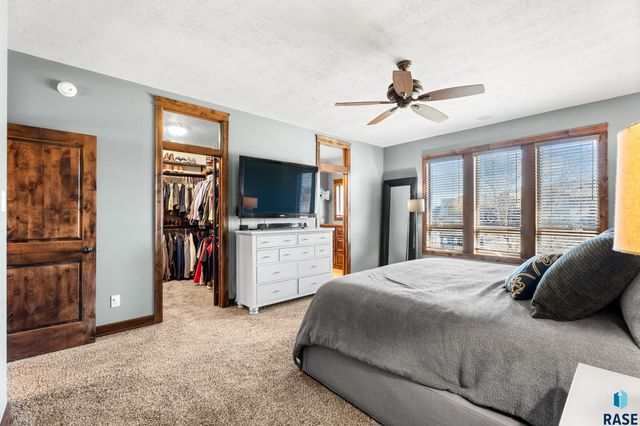 1920 S Firefly Dr Drive, Sioux Falls, SD 57110