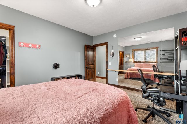 1920 S Firefly Dr Drive, Sioux Falls, SD 57110