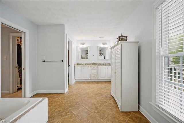 1904 Thomas Bishop Court CT, Virginia Beach, VA 23454