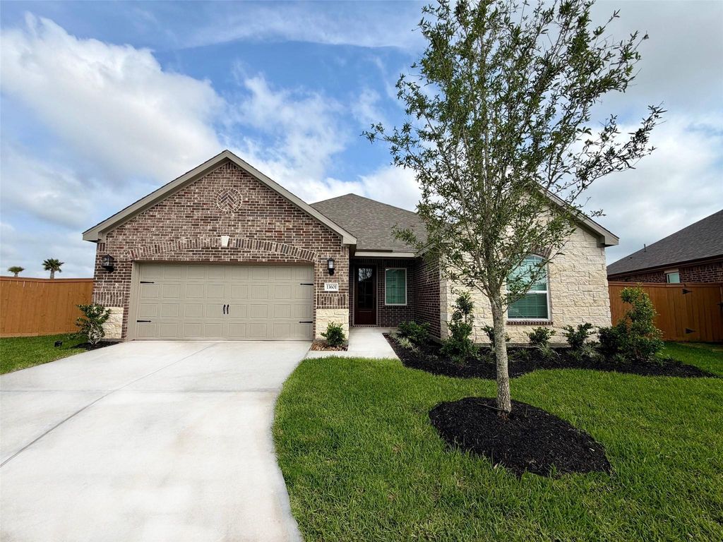 13601 Gaff Rig Drive, Texas City, TX 77510