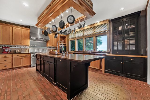 1461 N Eagle Highway, Lake Leelanau, MI 49653