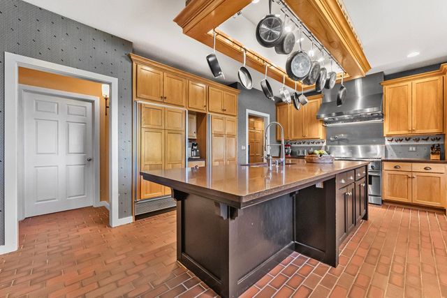 1461 N Eagle Highway, Lake Leelanau, MI 49653