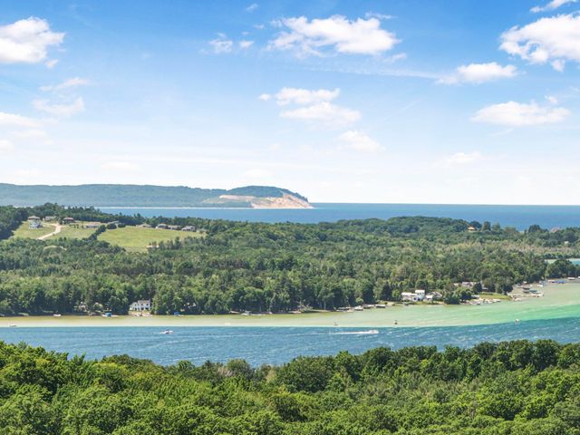 1461 N Eagle Highway, Lake Leelanau, MI 49653