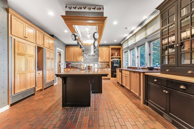 1461 N Eagle Highway, Lake Leelanau, MI 49653