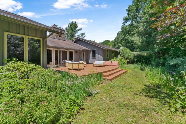 1461 N Eagle Highway, Lake Leelanau, MI 49653