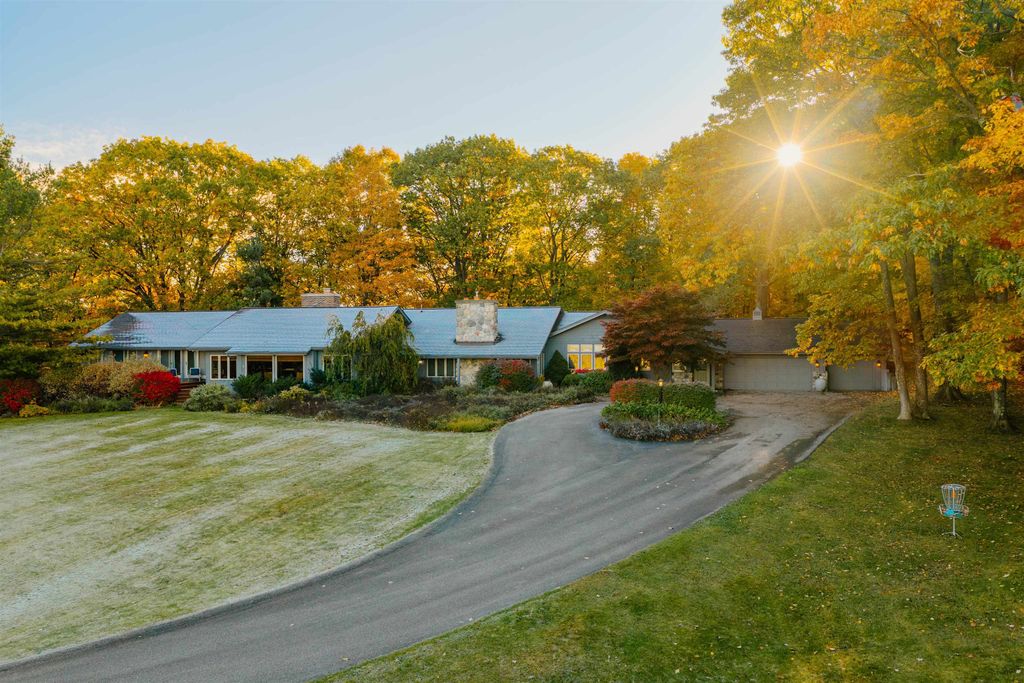 1461 N Eagle Highway, Lake Leelanau, MI 49653