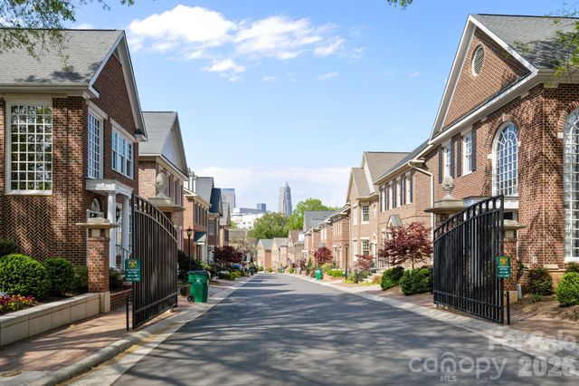 1208 Dilworth Crescent Row, Charlotte, NC 28203