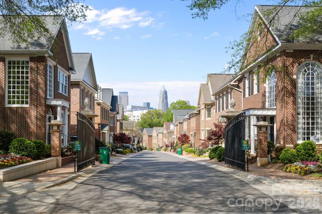 1208 Dilworth Crescent Row, Charlotte, NC 28203