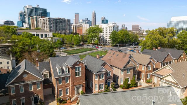 1208 Dilworth Crescent Row, Charlotte, NC 28203