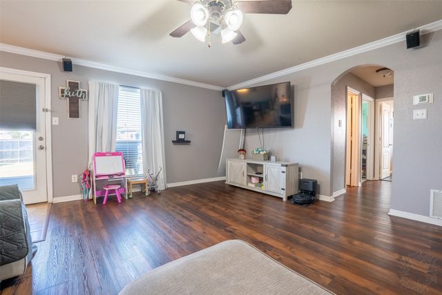 424 NE Murphy Road, Burleson, TX 76028
