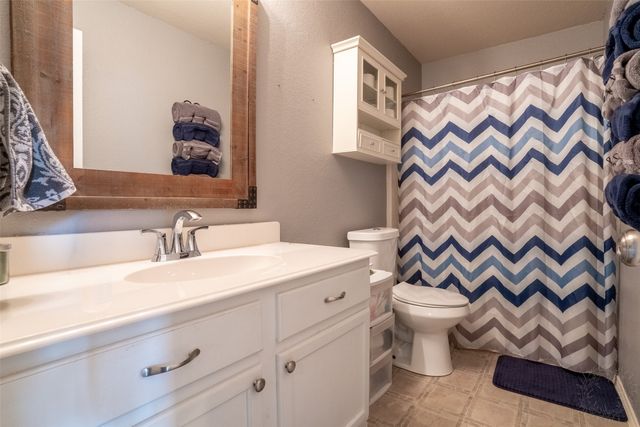 424 NE Murphy Road, Burleson, TX 76028