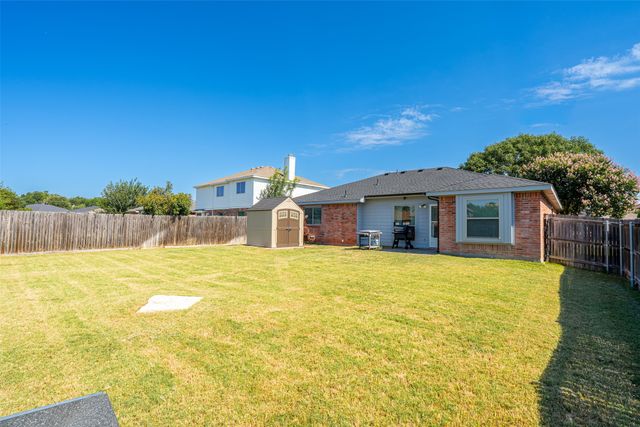 424 NE Murphy Road, Burleson, TX 76028