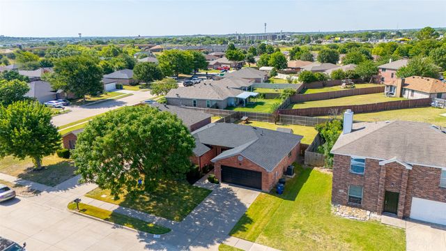 424 NE Murphy Road, Burleson, TX 76028