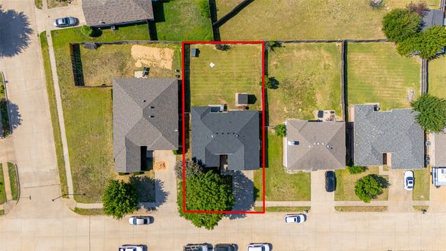 424 NE Murphy Road, Burleson, TX 76028