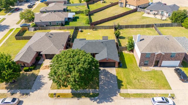 424 NE Murphy Road, Burleson, TX 76028