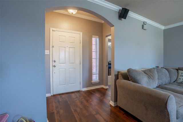 424 NE Murphy Road, Burleson, TX 76028
