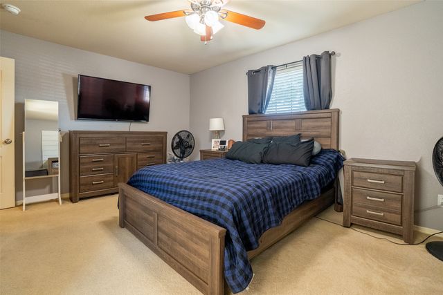 424 NE Murphy Road, Burleson, TX 76028
