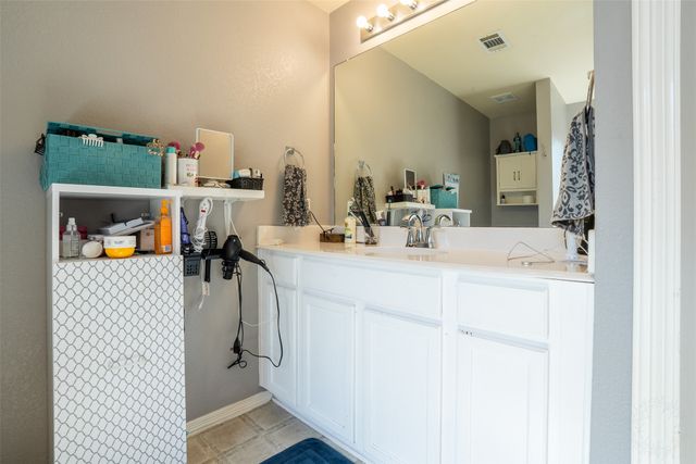 424 NE Murphy Road, Burleson, TX 76028