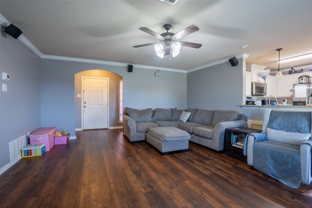 424 NE Murphy Road, Burleson, TX 76028