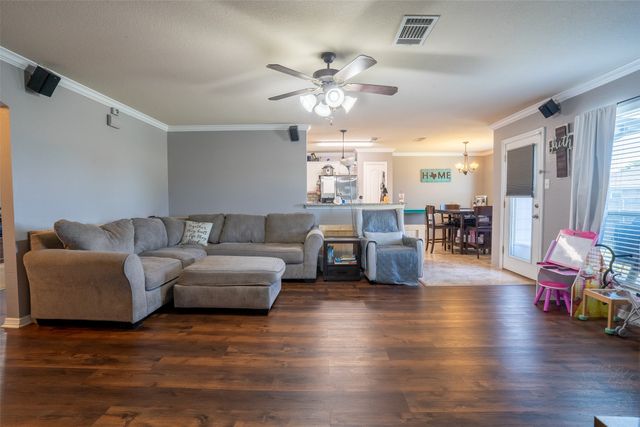 424 NE Murphy Road, Burleson, TX 76028