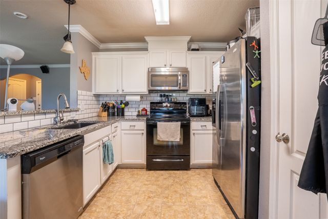 424 NE Murphy Road, Burleson, TX 76028