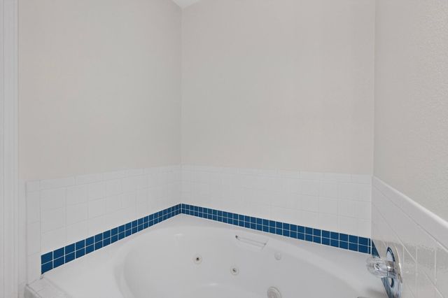 16 Cliffrose Trail, Los Lunas, NM 87031