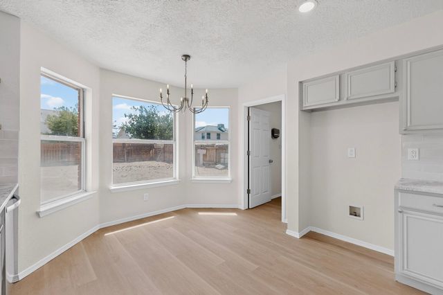 16 Cliffrose Trail, Los Lunas, NM 87031
