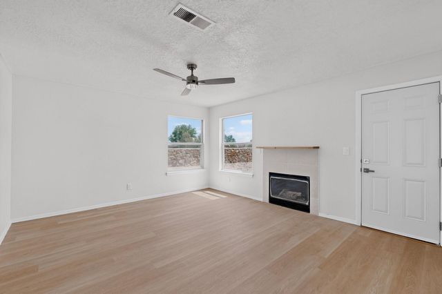 16 Cliffrose Trail, Los Lunas, NM 87031