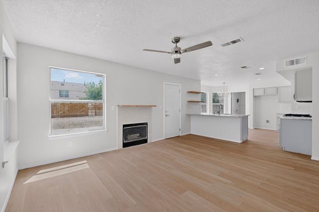 16 Cliffrose Trail, Los Lunas, NM 87031