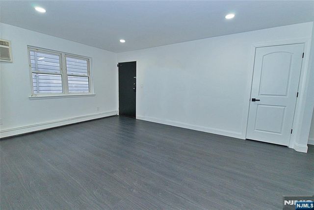 401 Undercliff Avenue, Edgewater, NJ 07020