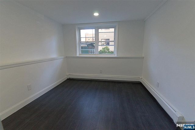 401 Undercliff Avenue, Edgewater, NJ 07020