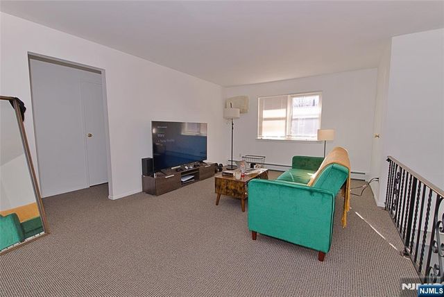 401 Undercliff Avenue, Edgewater, NJ 07020