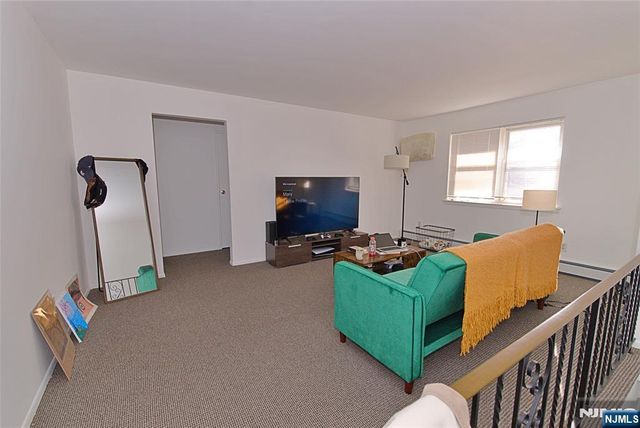 401 Undercliff Avenue, Edgewater, NJ 07020