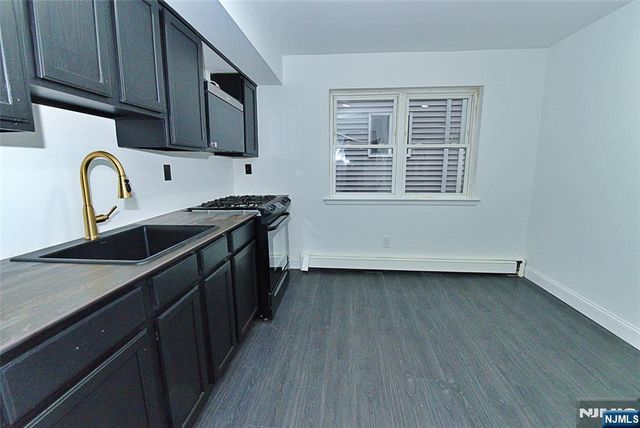 401 Undercliff Avenue, Edgewater, NJ 07020