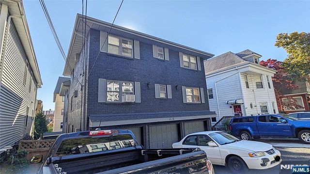 401 Undercliff Avenue, Edgewater, NJ 07020