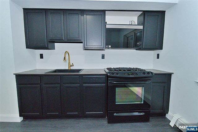 401 Undercliff Avenue, Edgewater, NJ 07020