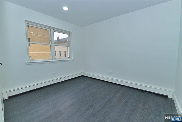 401 Undercliff Avenue, Edgewater, NJ 07020