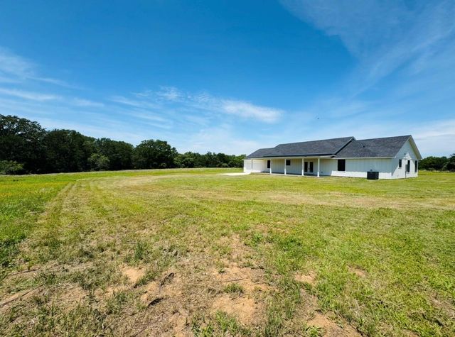 1300 Private Road 7037, Lexington, TX 78947