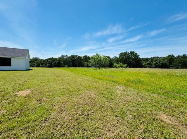 1300 Private Road 7037, Lexington, TX 78947