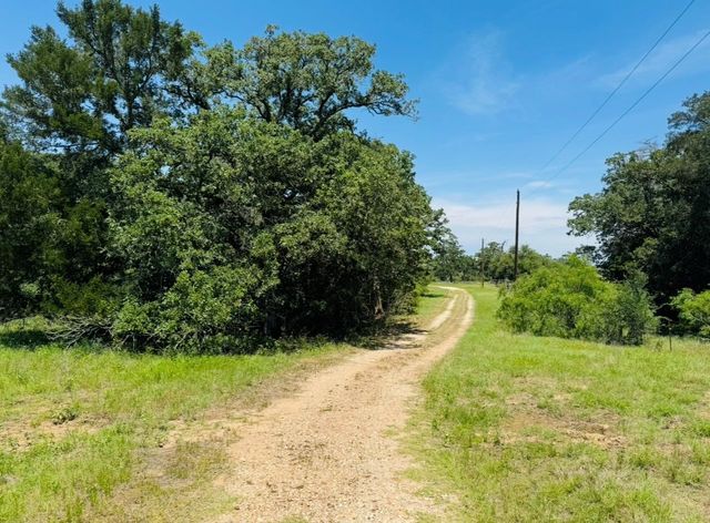 1300 Private Road 7037, Lexington, TX 78947