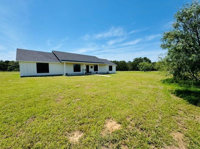 1300 Private Road 7037, Lexington, TX 78947