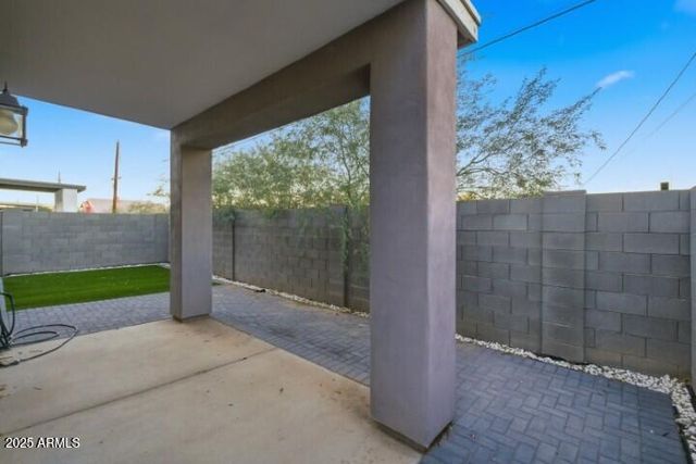 1030 E ODEUM Lane, Phoenix, AZ 85040