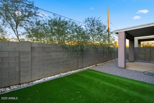 1030 E ODEUM Lane, Phoenix, AZ 85040