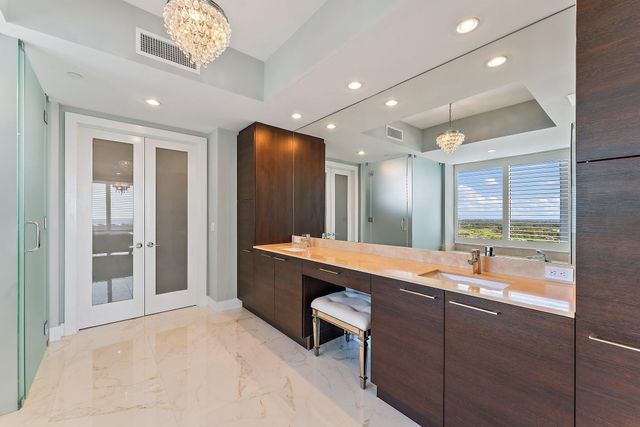 1 Water Club Way 1704, North Palm Beach, FL 33408
