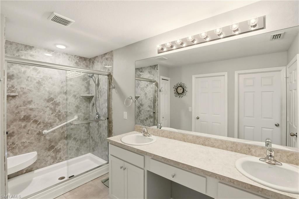 Image 13 of property listing at 214 NE 24th TER, Cape Coral, FL 33909