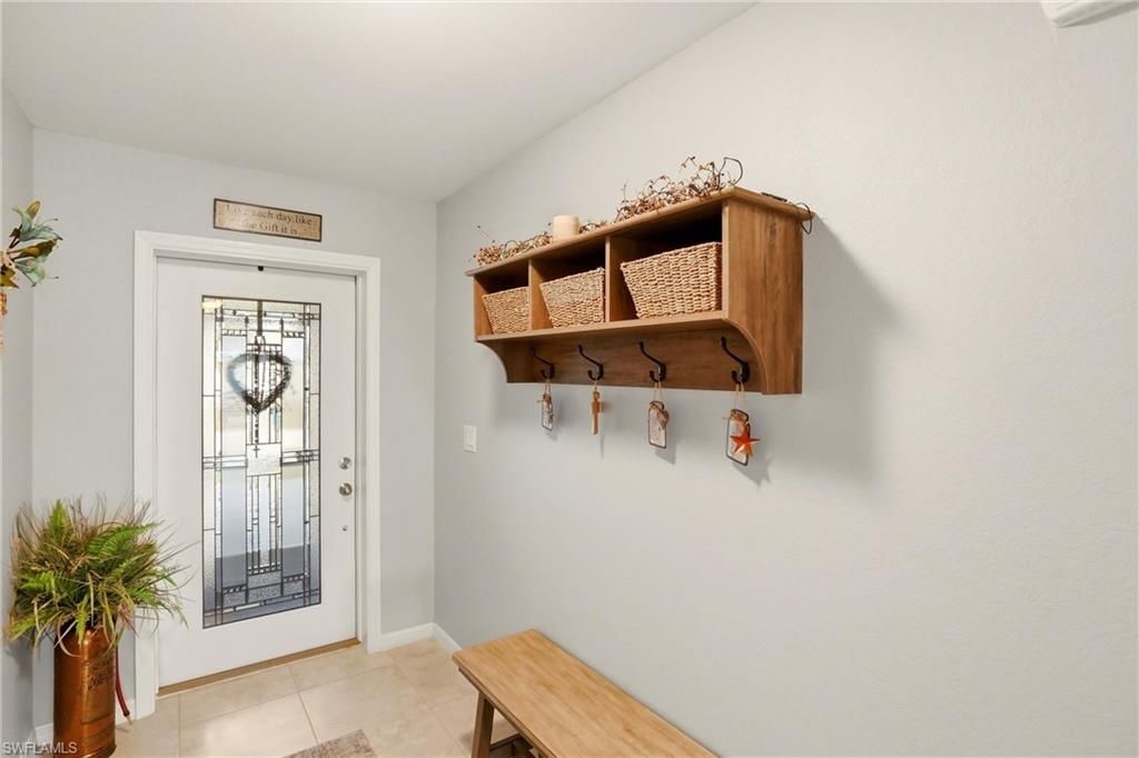 Image 3 of property listing at 214 NE 24th TER, Cape Coral, FL 33909