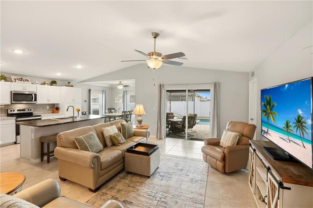 Image 4 of property listing at 214 NE 24th TER, Cape Coral, FL 33909