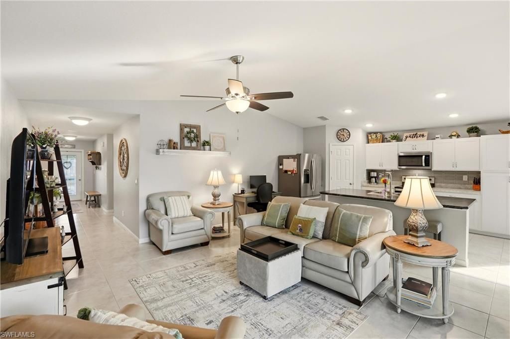 Image 6 of property listing at 214 NE 24th TER, Cape Coral, FL 33909