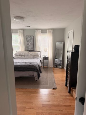 33 Ledgewood Cir, Attleboro, MA 02703