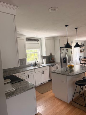 33 Ledgewood Cir, Attleboro, MA 02703